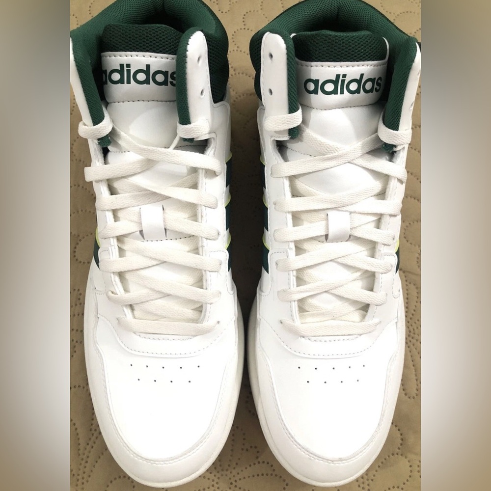 LAST ITEM LEFT.NEW..MEN SIZE 10.5 ADIDAS HOOPS 3.0 MID CLASSIC VINTAGE.”NO BOX”